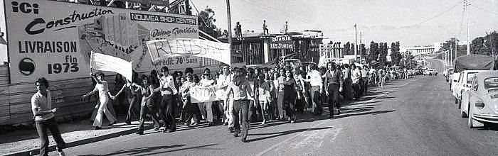 Les lycéens de Blaise Pascal manifestent à Nouméa contre la loi Debré en 1973