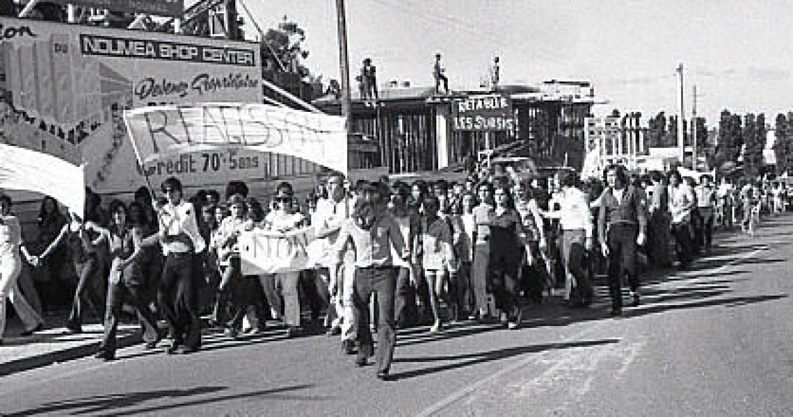 Les lycéens de Blaise Pascal manifestent à Nouméa contre la loi Debré en 1973