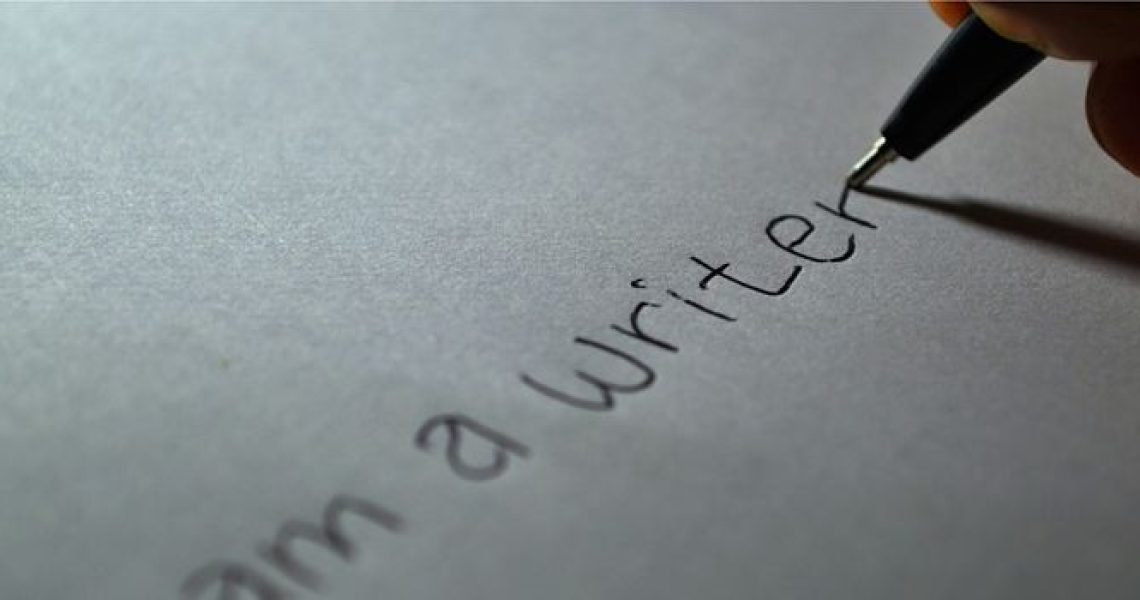 writer-605764_960_720_opt